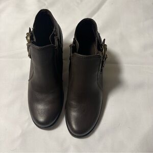 Bear Traps women’s  Dark Brown Ankle Boots size 5.5